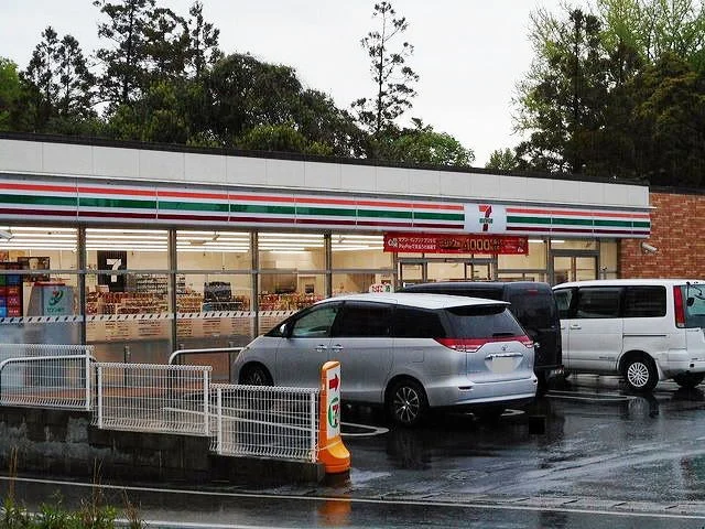 セブンイレブン小楠公園前店まで500m