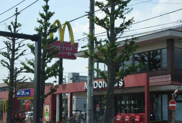 マクドナルドまで1900m