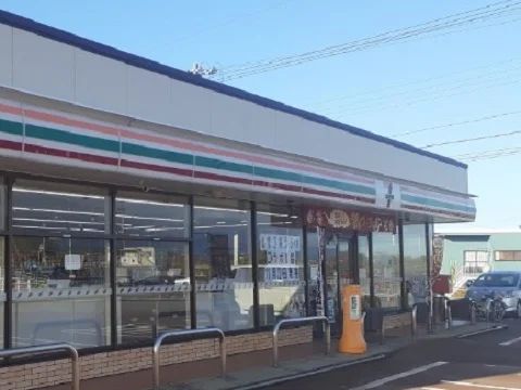 セブンイレブン魚津持光寺店まで500m