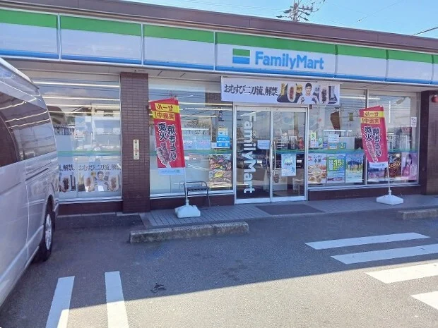 ファミリーマートまで800m