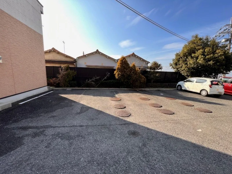 駐車場は別料金となります。