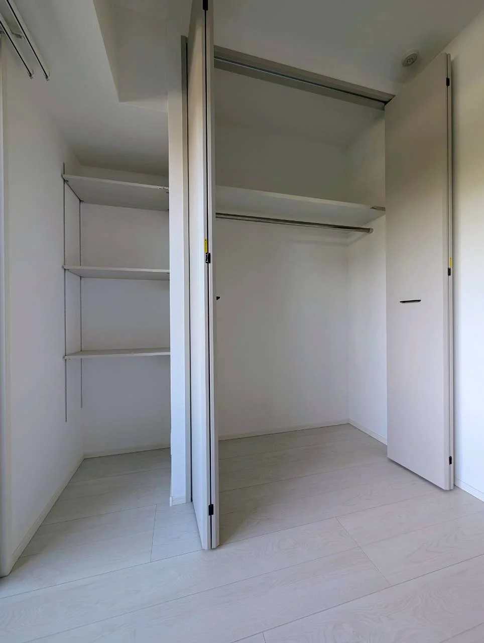 寝室クローゼット