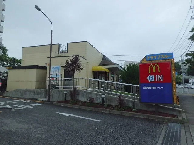 マクドナルドまで1400m