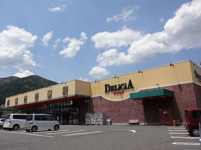 デリシア  辰野店まで1000m