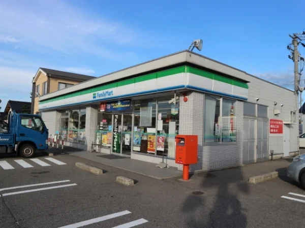 ファミリーマートまで450m