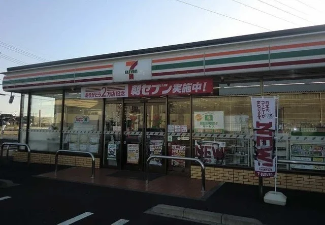セブンイレブン伏屋８丁目店まで468m