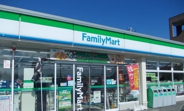 ファミリーマートまで450m