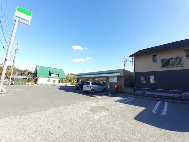 ファミリーマート高知蒔絵台店まで1045m