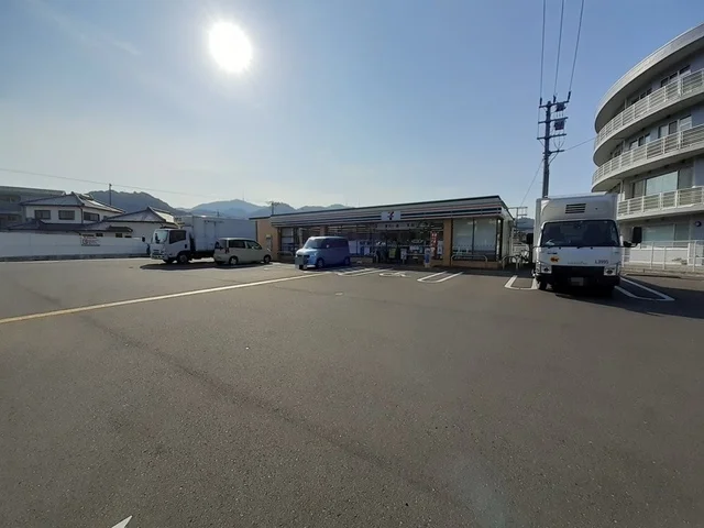 セブンイレブン高知神田西店まで2300m