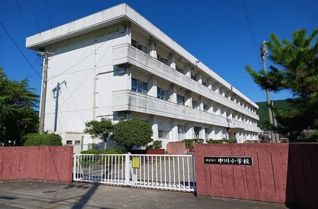 西予市立中川小学校様まで800m