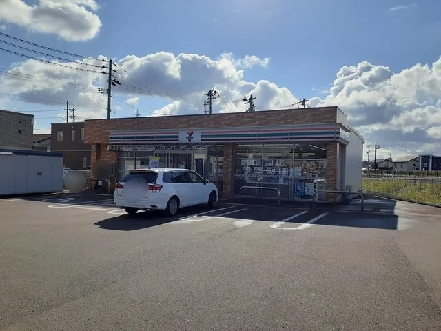 セブンイレブン　鶴岡茅原店まで500m