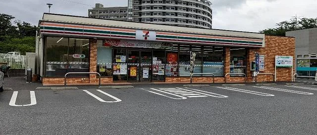 セブンイレブン君津中央病院前店まで650m