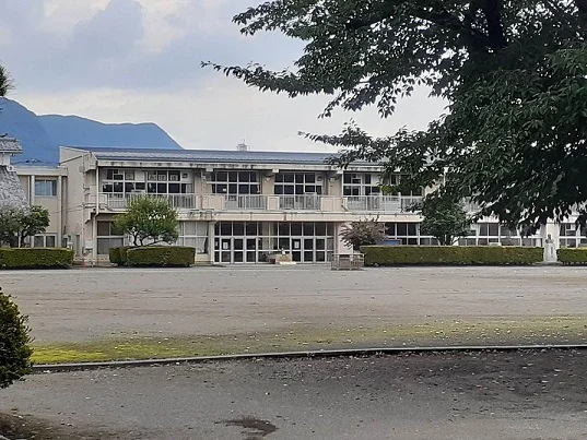 沼田市立沼田小学校まで1100m