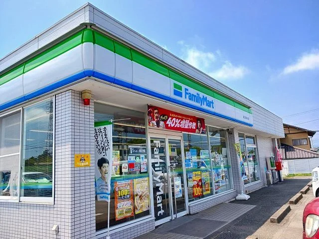 ファミリーマート　東小泉町店まで40m