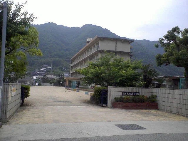 高島小学校まで120m