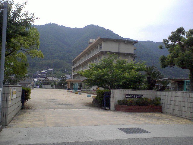 高島小学校まで120m