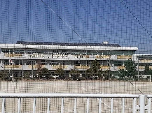 市の川小学校まで330m