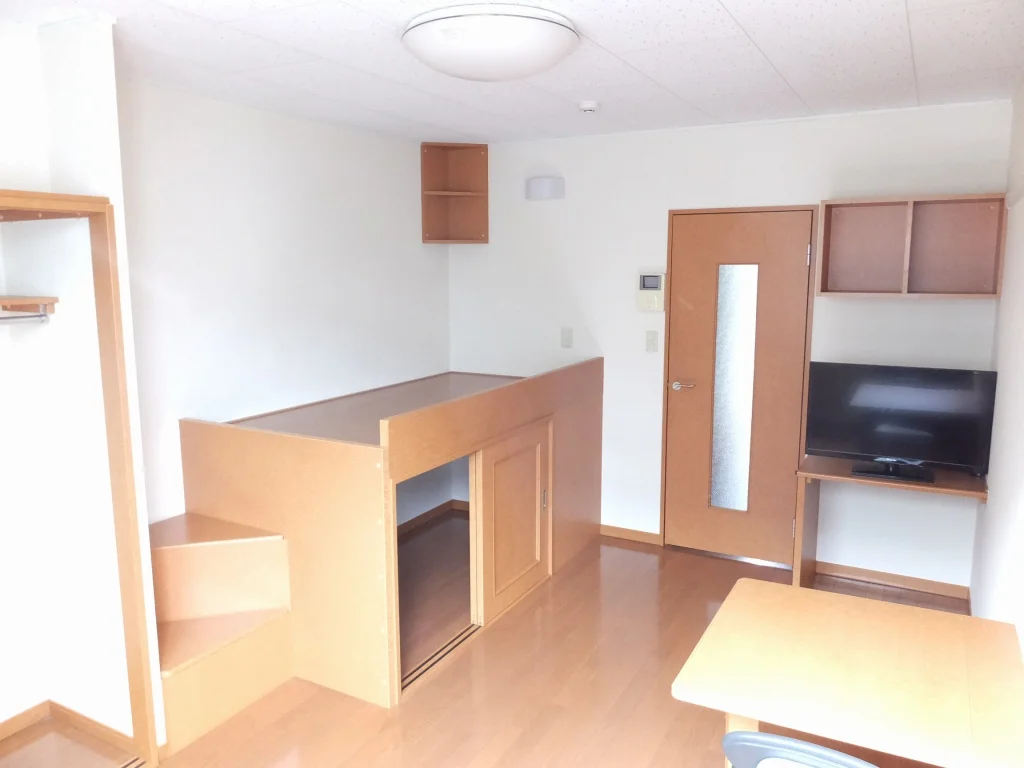 ベット下収納付き。