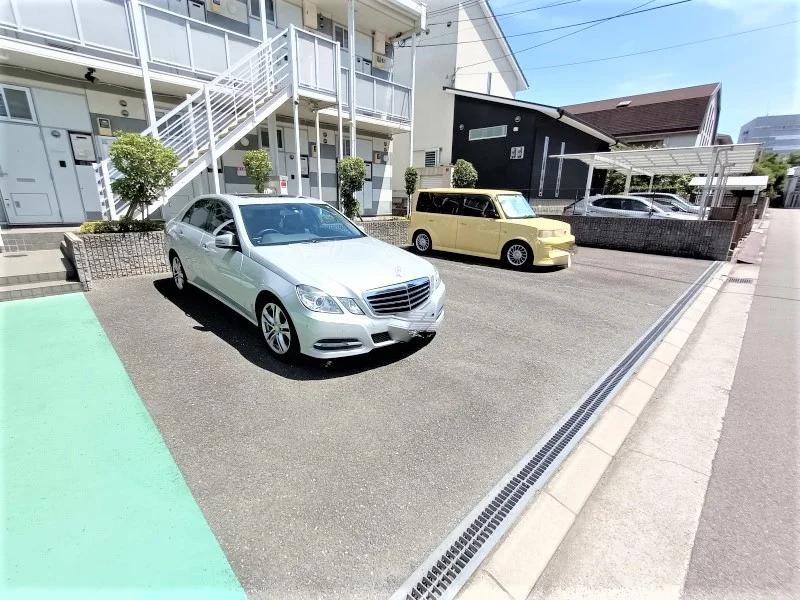 駐車場は別料金となります。