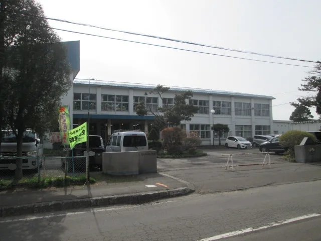 柏小学校まで1100m