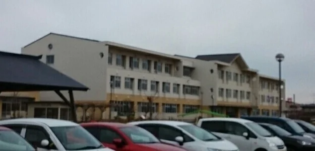 柏崎小学校まで160m