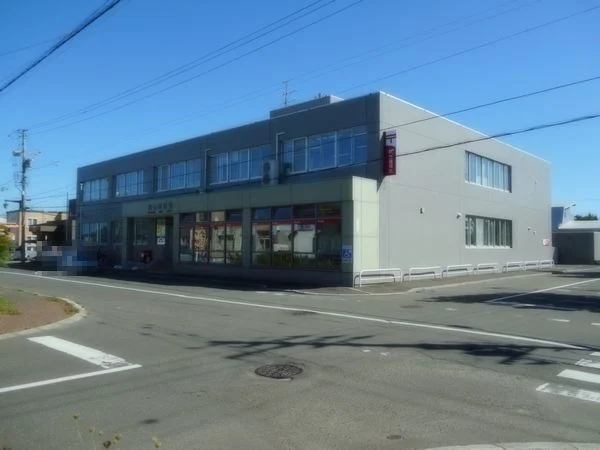 栗山郵便局まで1200m