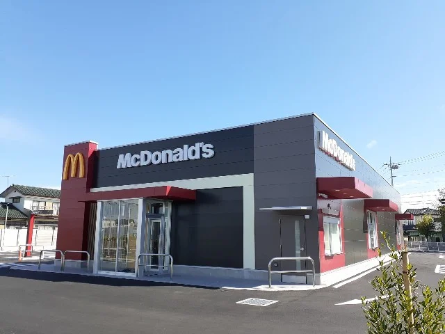 マクドナルドまで650m