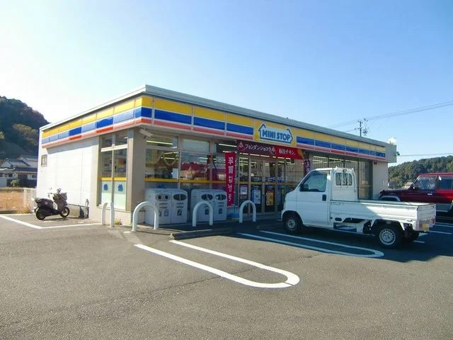 ミニストップ菊川半済店まで950m