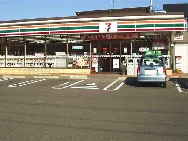 セブンイレブン竹鼻町蜂尻店まで550m