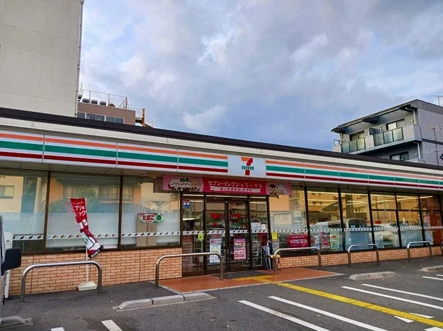 セブンイレブン深草西浦8丁目店まで230m