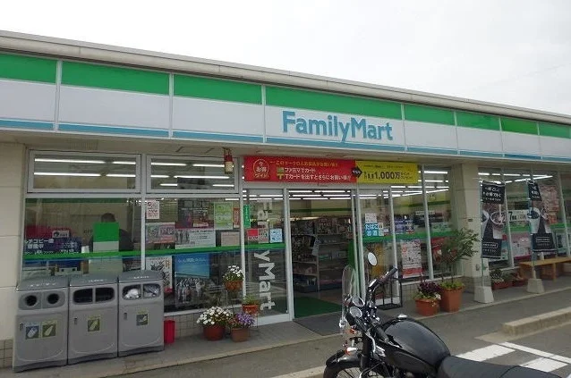 ファミリーマートまで850m