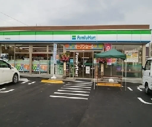 ファミリーマートまで450m