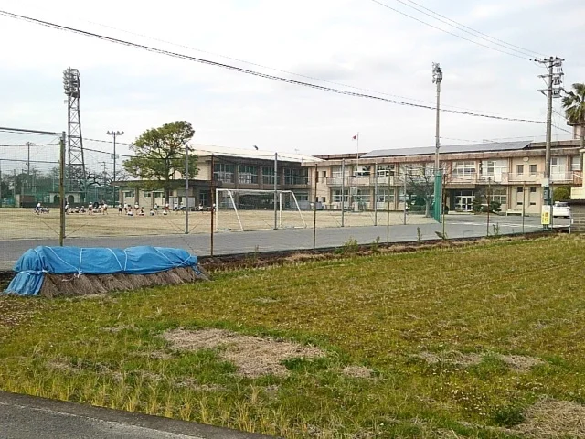 水田小学校まで1020m