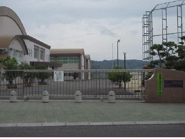 有明中学校まで1300m