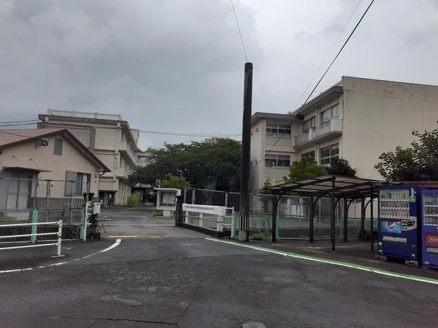 時津町立時津小学校まで550m