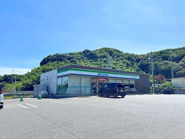 ファミリーマートまで1600m