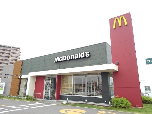 マクドナルド福津店まで1300m