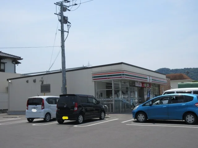 セブンイレブンまで560m