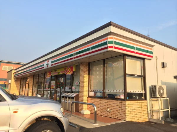 セブンイレブンまで900m
