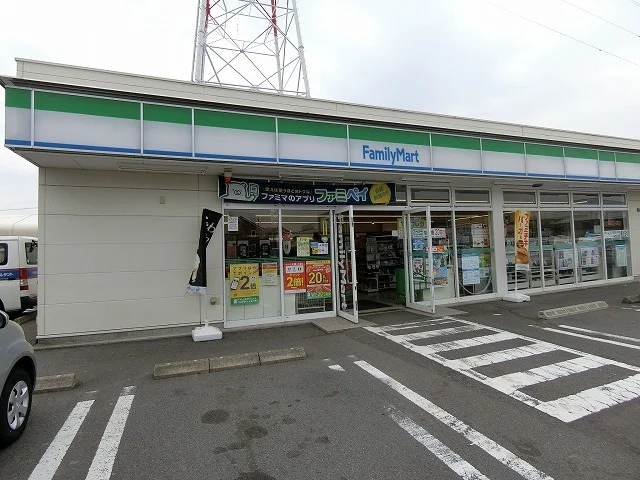 ファミリーマート大垣桧町店まで100m