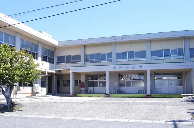 出雲市立西野小学校まで1500m