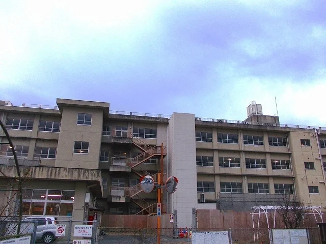 御幸小学校まで950m