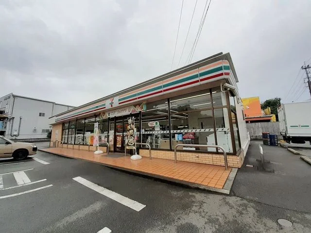 セブンイレブン戸島１丁目店まで1300m