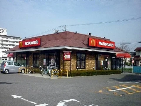 マクドナルド新さくら通り店まで900m
