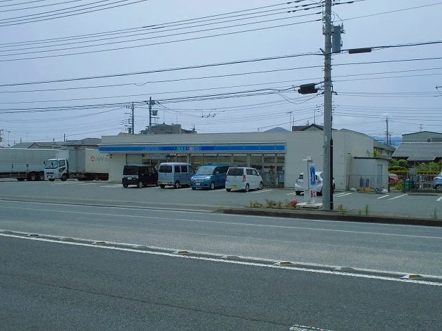 ローソン相模原南上溝南中前店まで550m