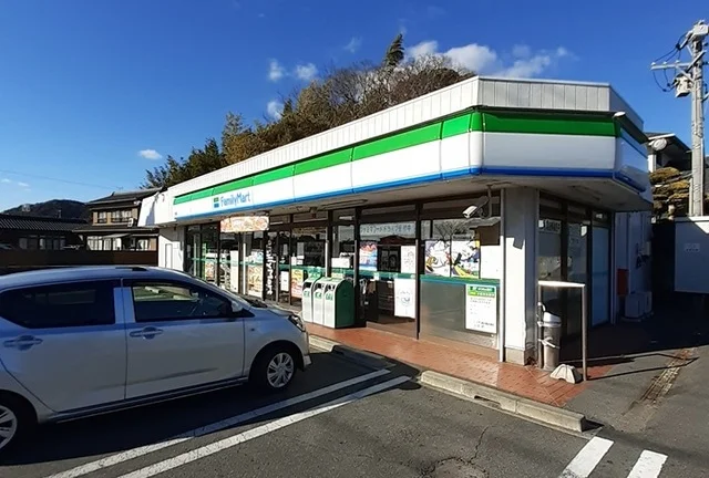 ファミリーマートまで250m