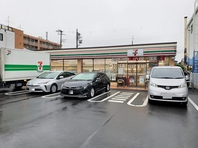 セブンイレブンまで742m