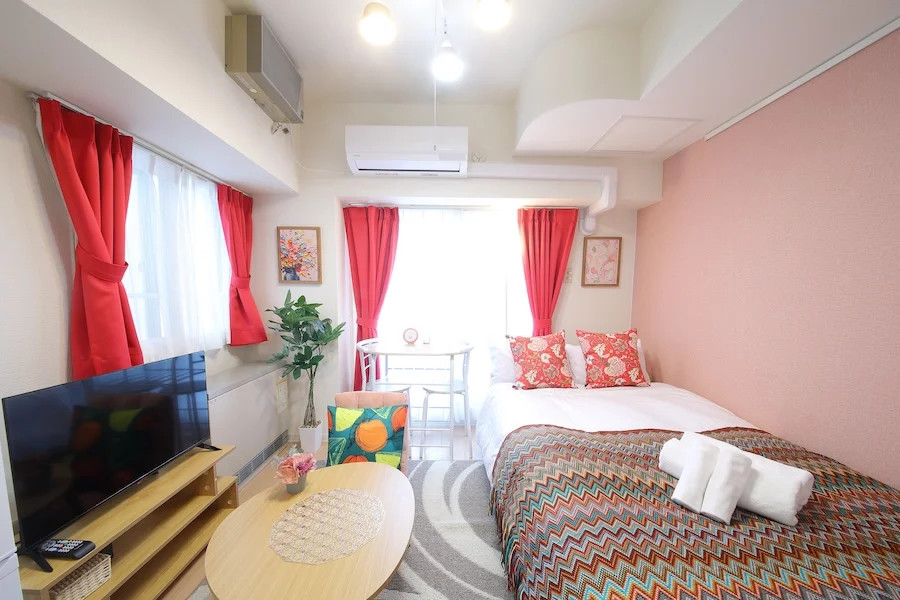 光と色が奏でる明るいお部屋です！