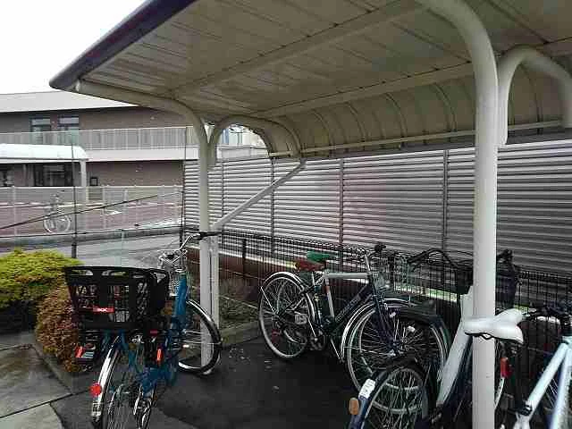 屋根付き駐輪場です。