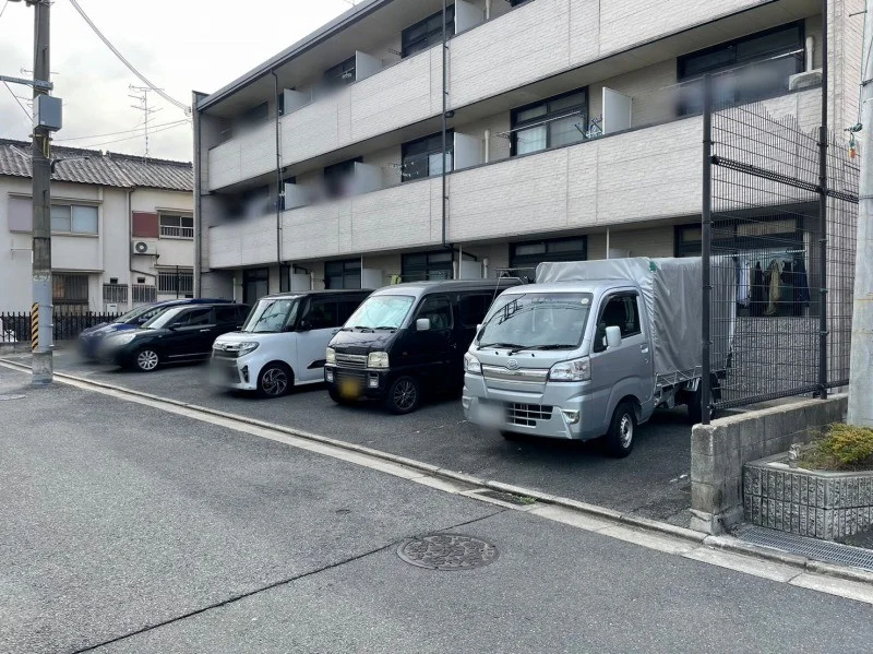 駐車場は別途料金が必要です。